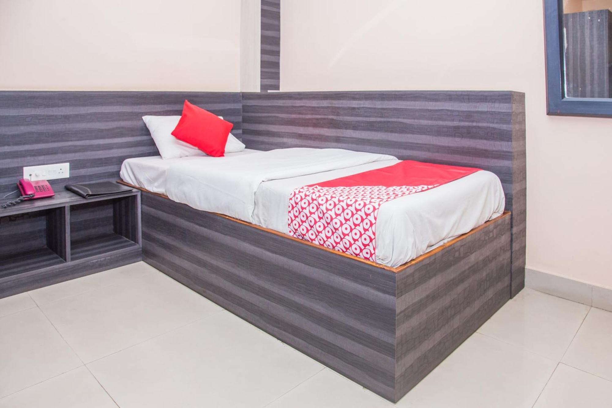 Oyo Hotel Executive Inn Agartala Extérieur photo